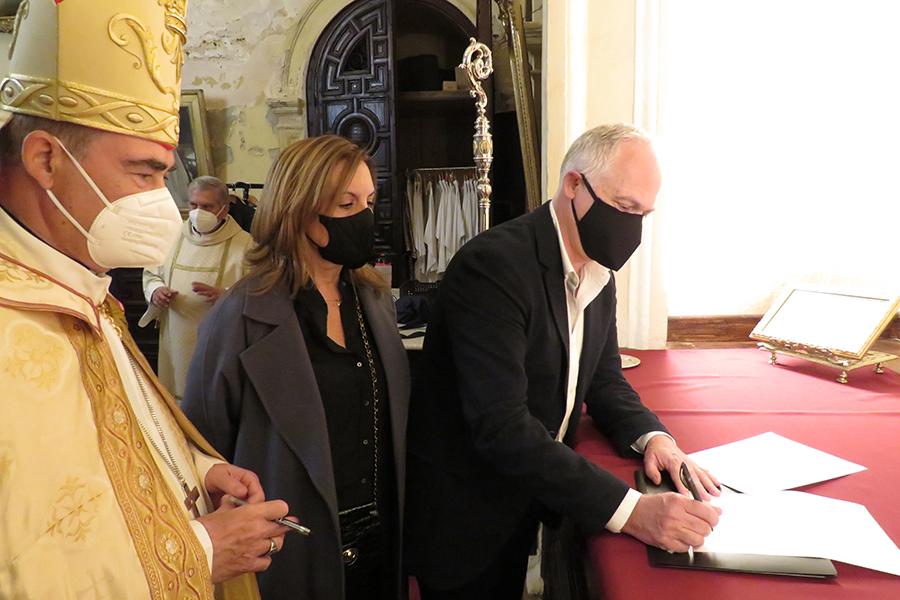 Jura y profesión de fe de los nuevos delegados de Pastoral Familiar, Ramón Acosta y Rosa Bejarano // E. LLAMAS