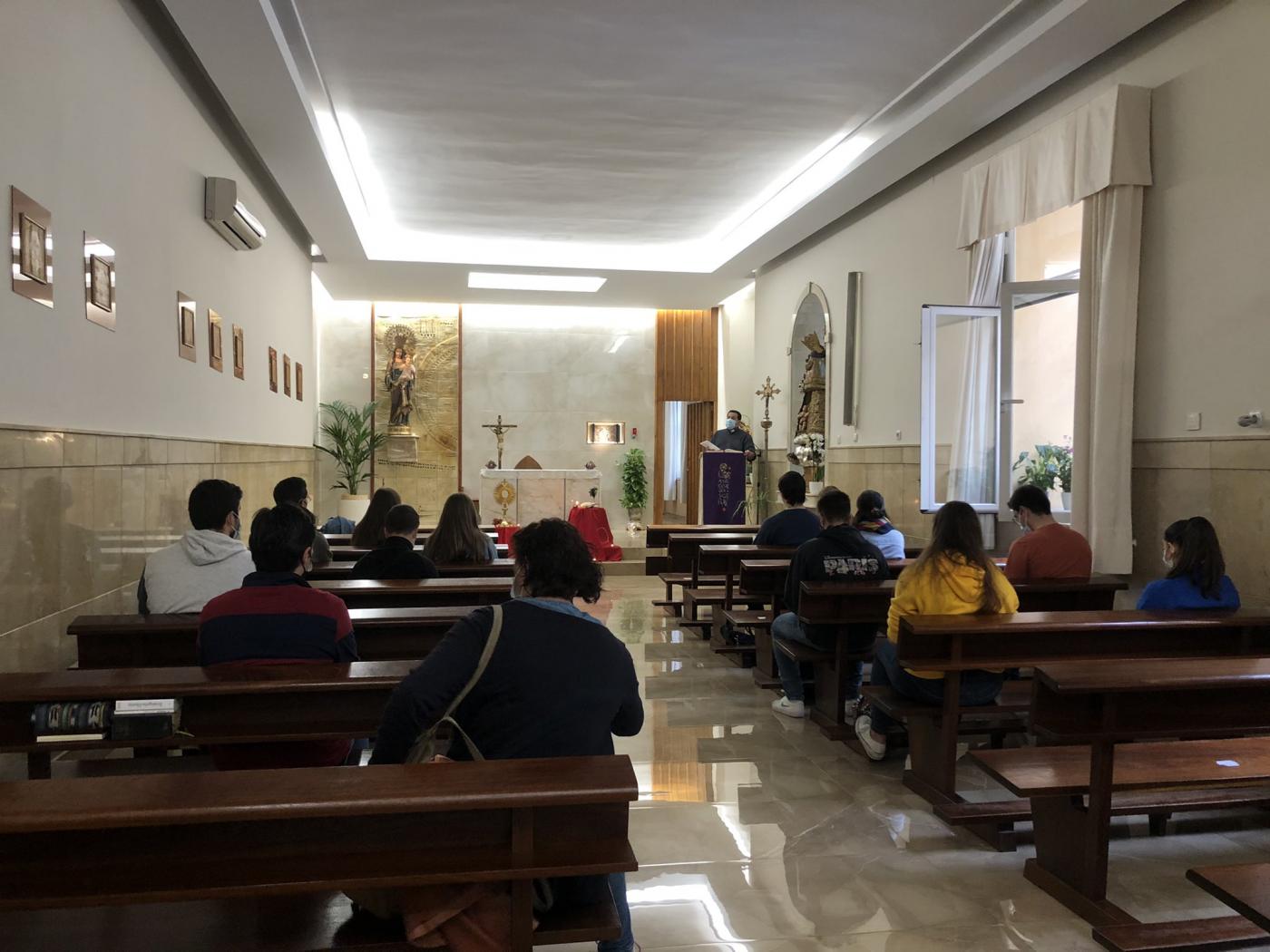 Juventud organiza una pascua juvenil presencial y online