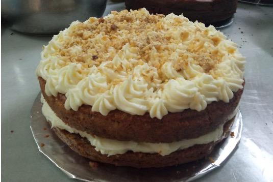 Jóvenes y monjas unidos por la repostería