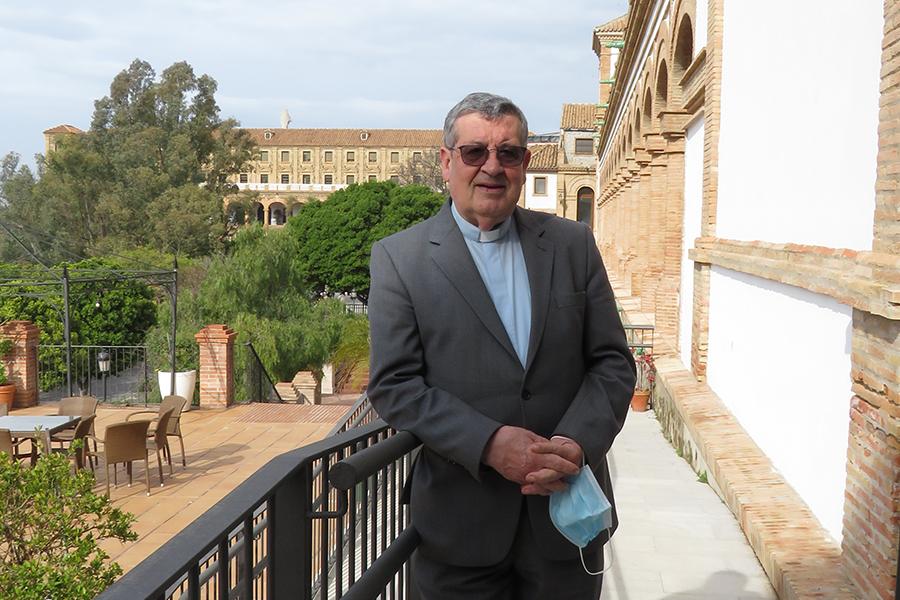 Ángel Galindo: «La ecología no se refiere sólo al cosmos sino también a los seres humanos»