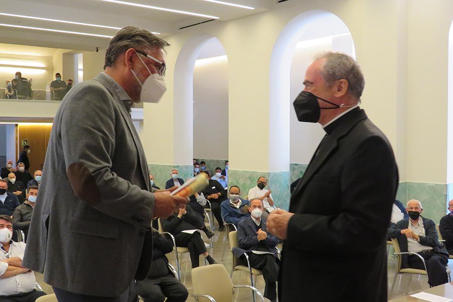 Homenaje al sacerdote Ramón Burgueño por su 25 aniversario de ordenación sacerdotal // E. LLAMAS