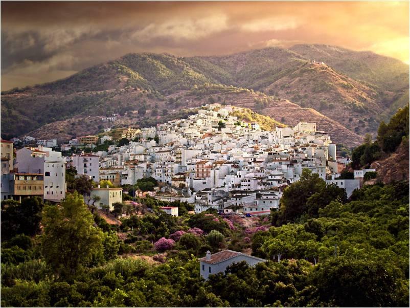 Tolox, pueblo agradecido a sus sacerdotes