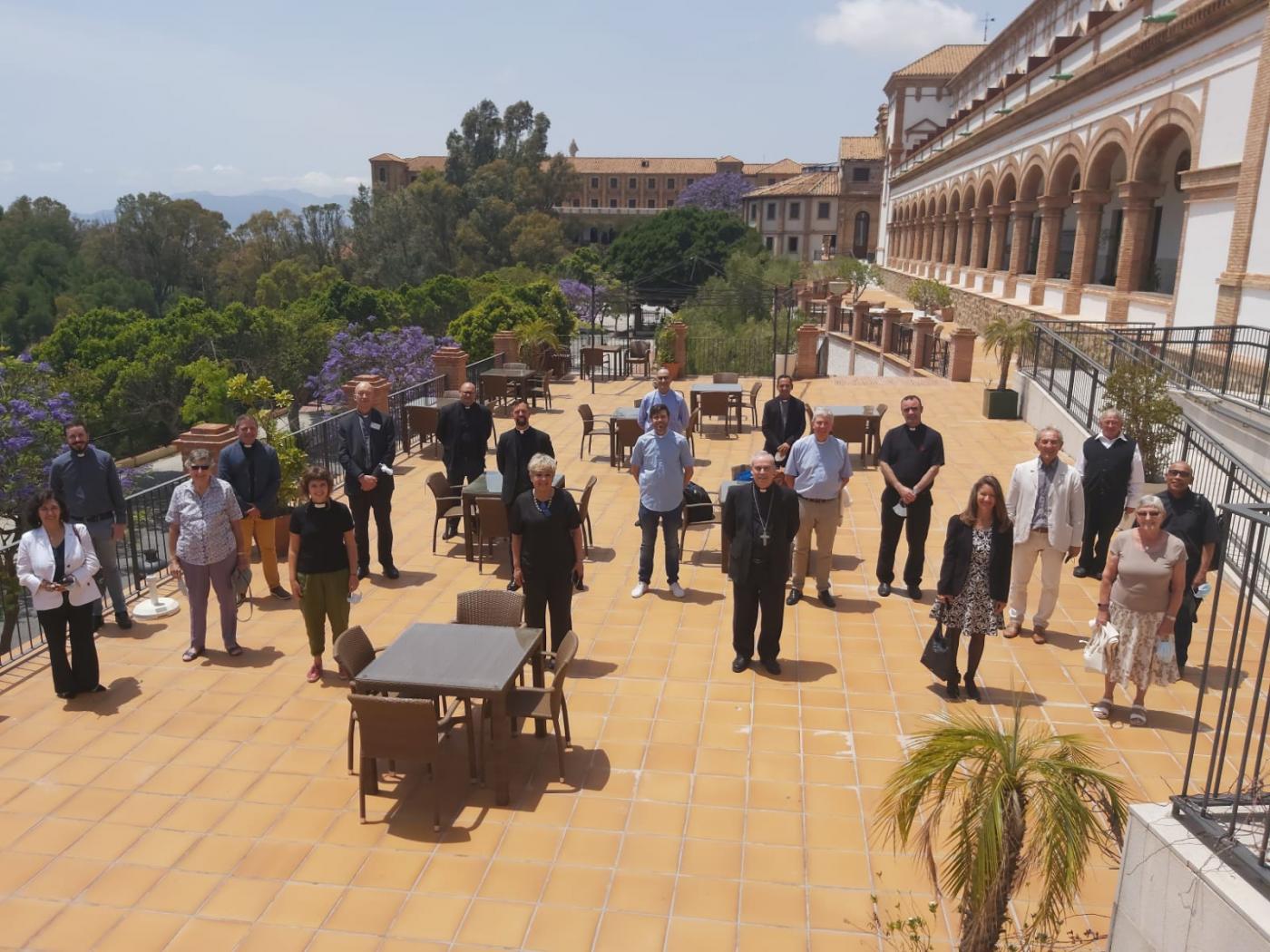 Mons. Catalá se reúne con una veintena de líderes cristianos para celebrar Pentecostés
