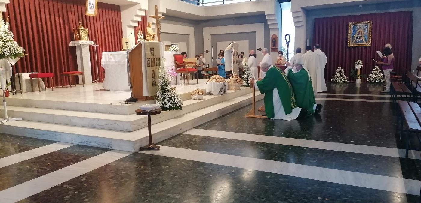 Visita Pastoral del Sr. Obispo a la parroquia de San Antonio de Padua, en Vélez-Málaga // A. REYES