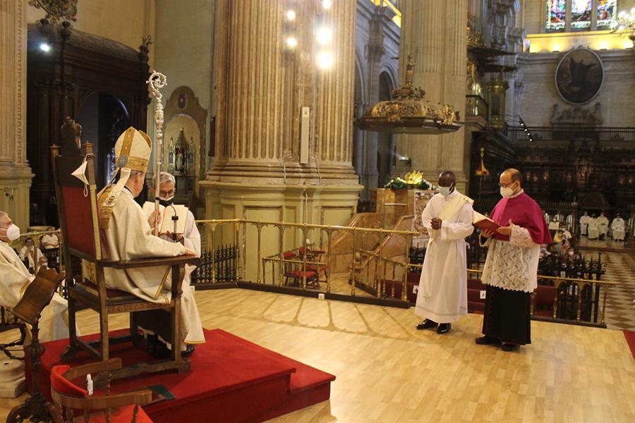 Ordenación sacerdotal de Fernando Eningo Patabobe de manos del Obispo de Málaga, D. Jesús Catalá // A. LÓPEZ CARDOSA