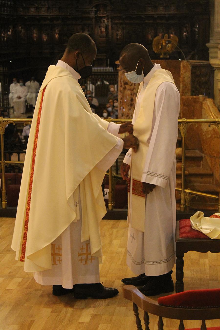 Ordenación sacerdotal de Fernando Eningo Patabobe de manos del Obispo de Málaga, D. Jesús Catalá // A. LÓPEZ CARDOSA