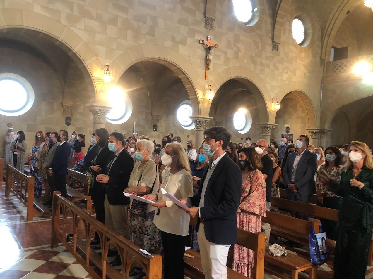 Acto de bendición de la imagen de la Virgen de Lourdes, en el Colegio El Monte