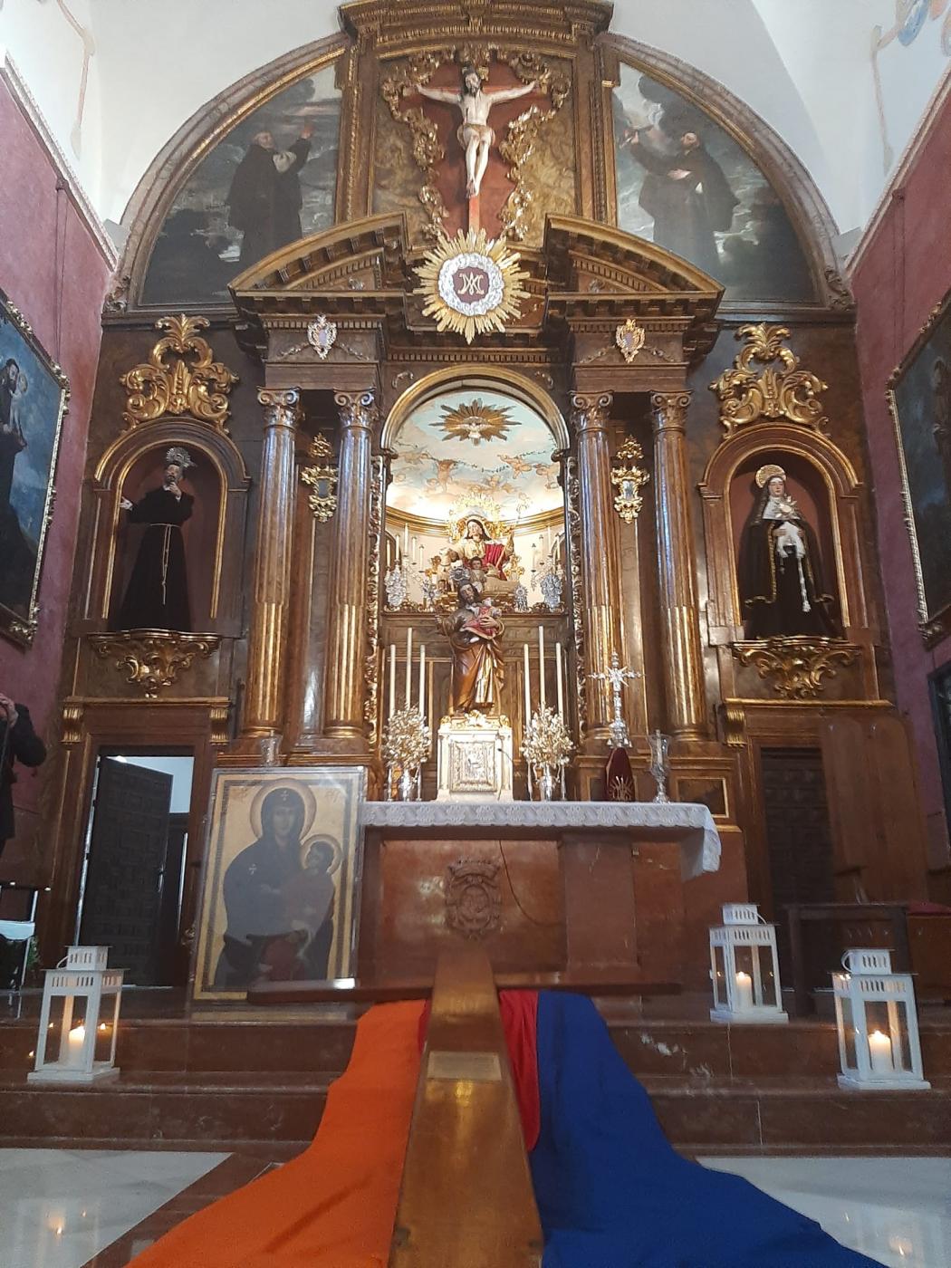 La Cruz y el Icono de la JMJ en la parroquia Divina Pastora