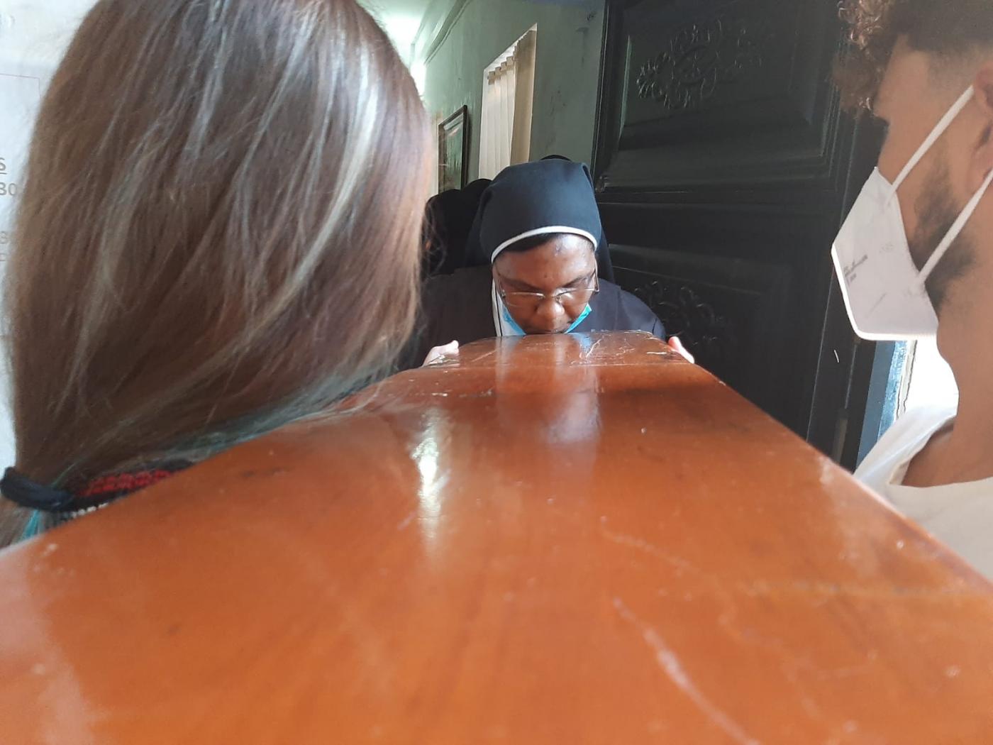 La Cruz y el Icono de la JMJ en la parroquia de la Divina Pastora