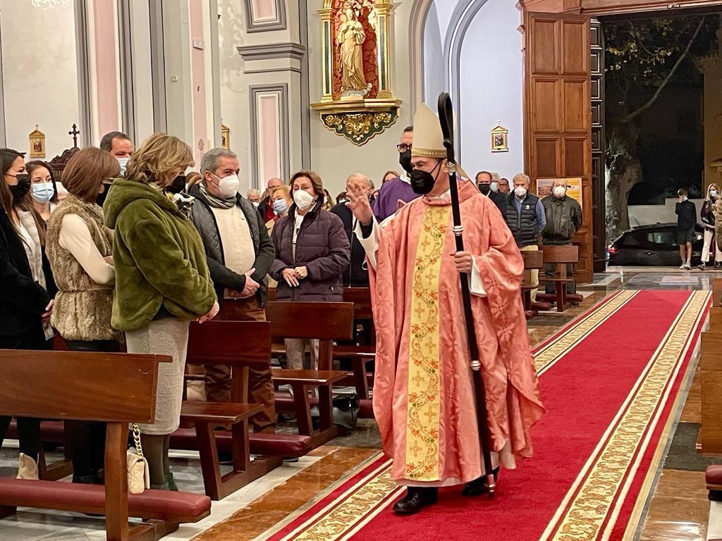 El Obispo bendice el nuevo retablo del Corpus Christi