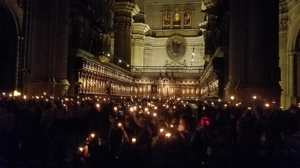 Ceremonia de entrega de la Luz de la Paz de Belén en la Catedral de Málaga