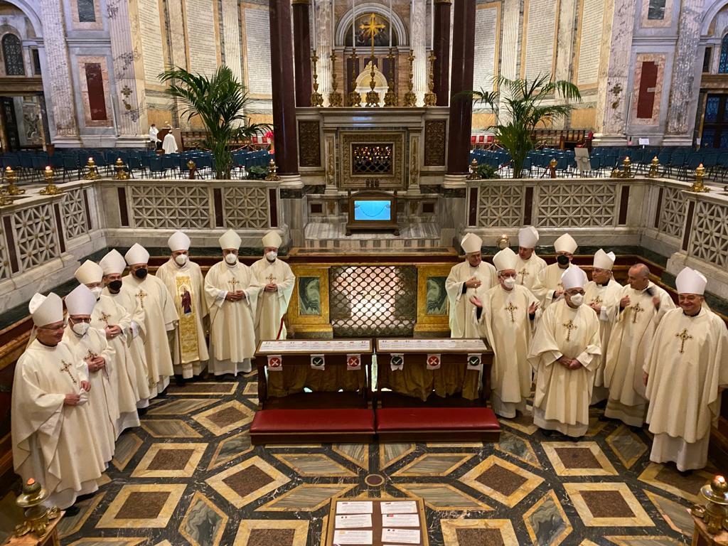 Mons. Catalá, junto al resto de obispos participantes de la Visita ad limina en la Basílica de San Pablo Extramuros (Jueves 20 de enero)