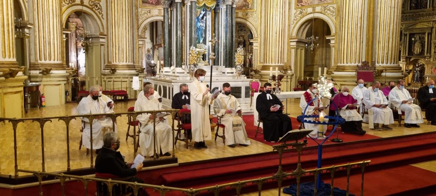Oración en la Catedral de Málaga