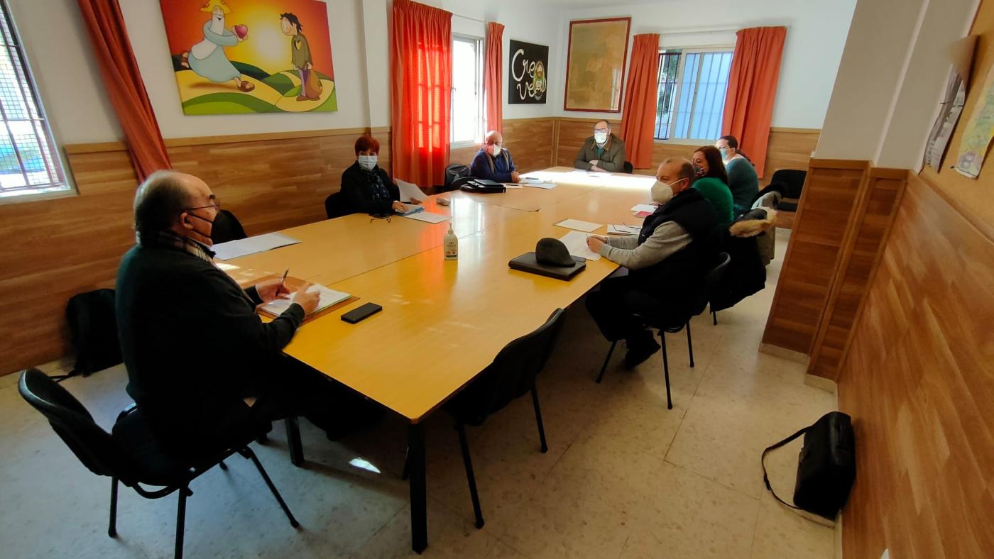 Reunión de representantes sinodales de las distintas parroquias del arciprestazgo de San Patricio, con el arcipreste