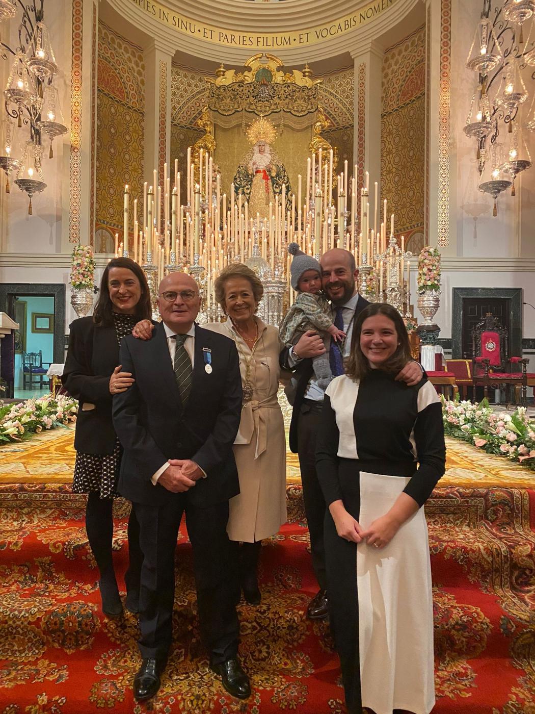 Entrega de la Medalla Pro Ecclesia Malacitana, por parte del Obispo de Málaga, a Carlos Ismael Álvarez