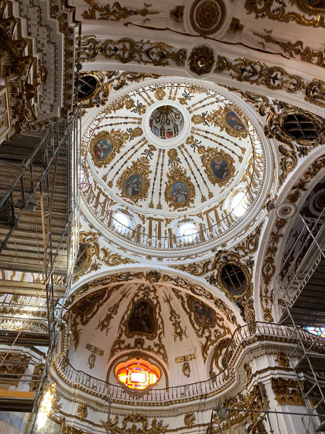 La restauración del conjunto pictórico de la parroquia de los Santos Mártires Ciriaco y Paula ha renovado su esplendor