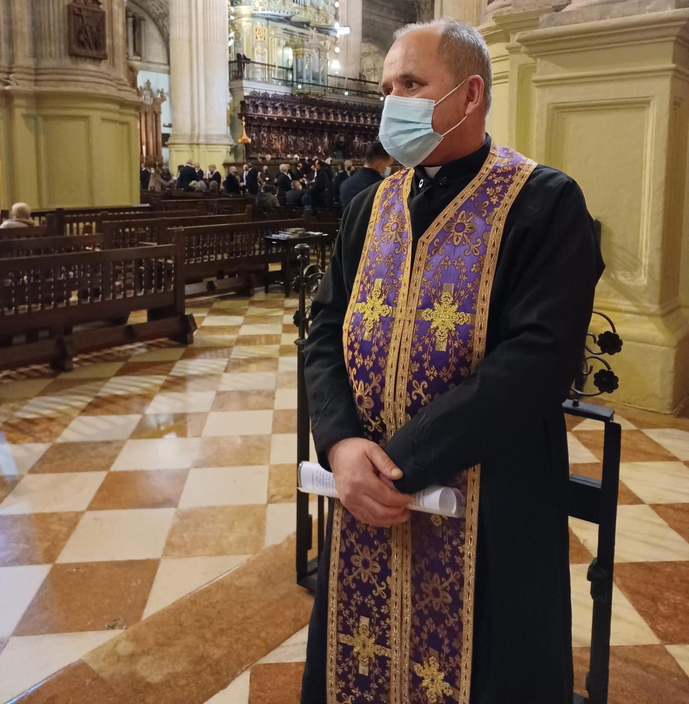 El sacerdote ucraniano Roman Hamrastey, católico de rito bizantino, abrió la oración del “Santo Vía Crucis por la paz con motivo del Centenario”