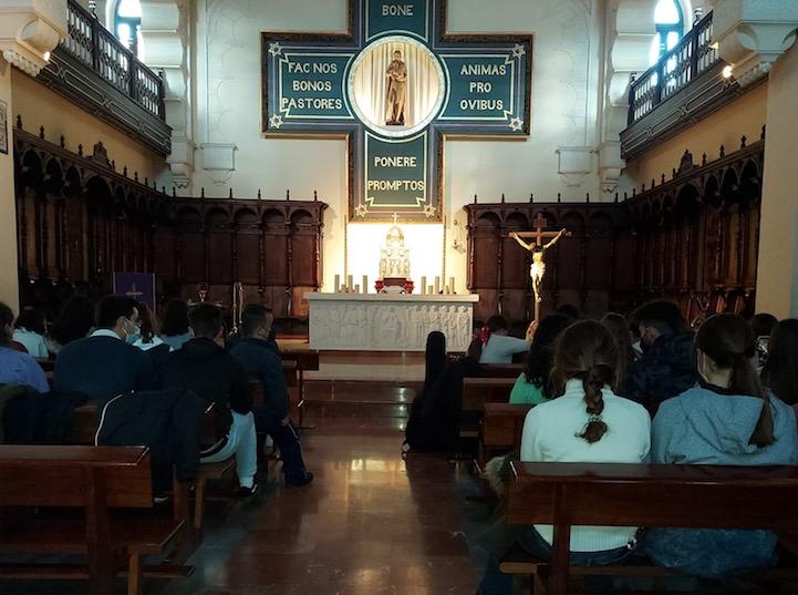 Este viernes, Adoremus desde el Seminario