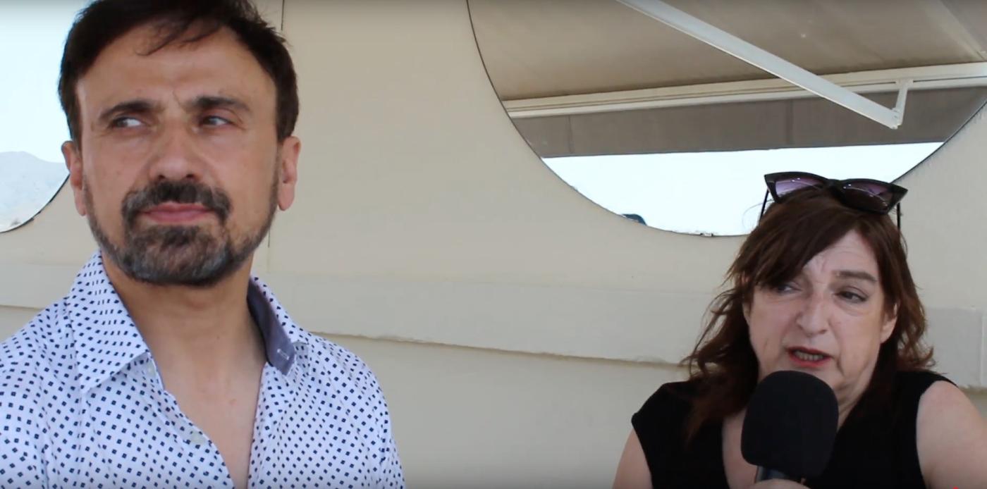 Guille entrega el premio del público en el festival de Cine de Málaga