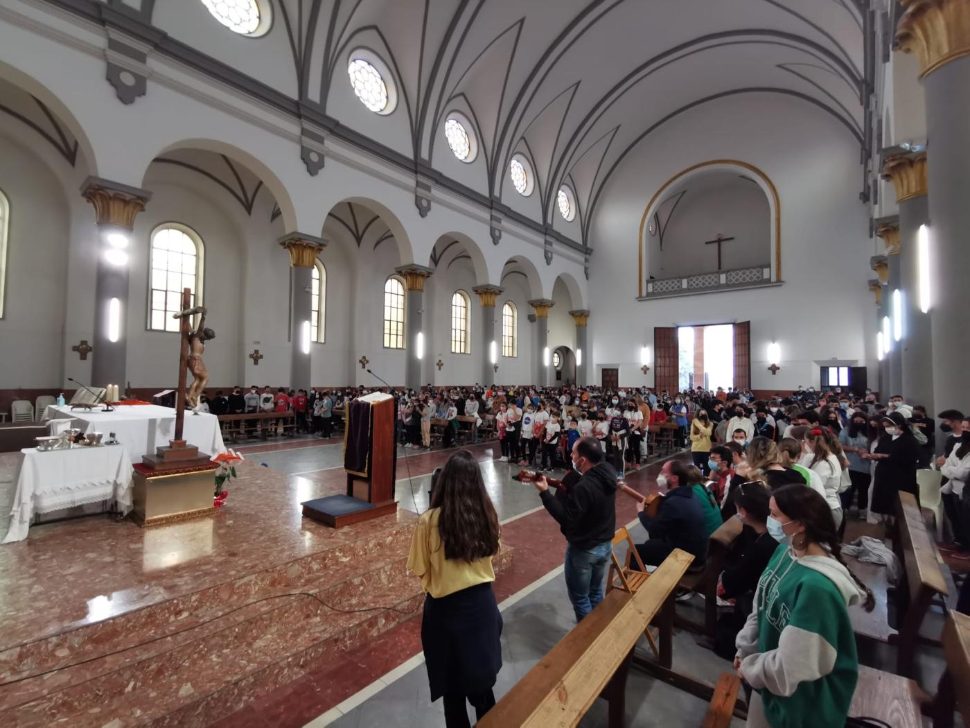 Más de 400 niños y adolescentes de las parroquias viven la Cuaresma 'bajando de las nubes'