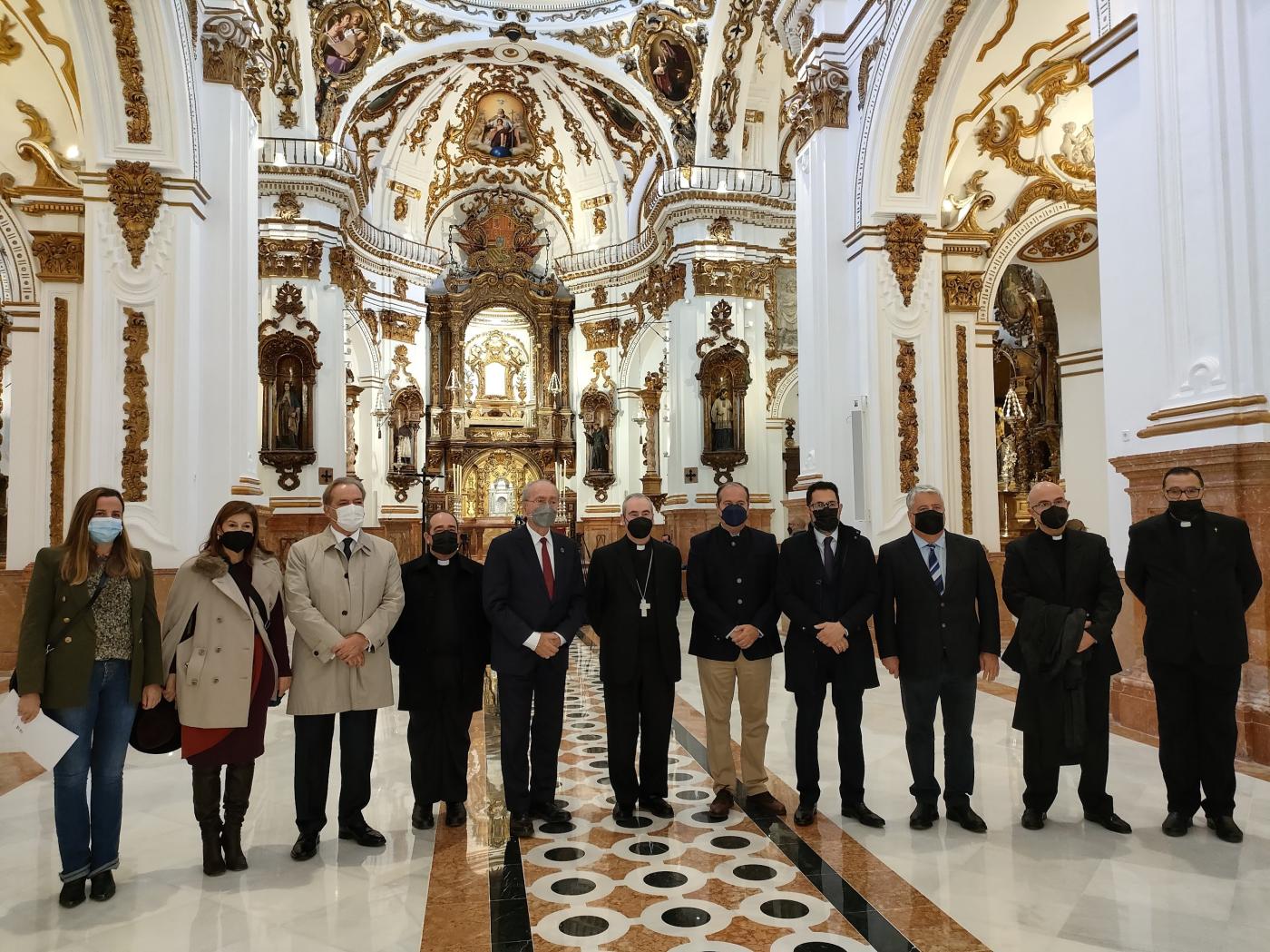 Autoridades en la presentación a los medios de la finalización de las obras de la iglesia de los Santos Mártires Ciriaco y Paula