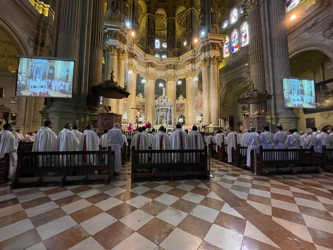 El obispo a los malagueños «Os suplico que sigáis apoyando a vuestros sacerdotes»
