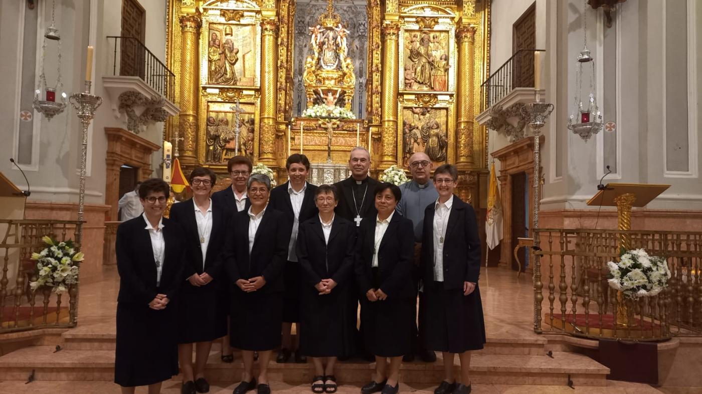 El rector y los seminaristas se unieron a la celebración de la clausura del Año Jubilar de las Misioneras Eucarísticas de Nazaret en la Basílica y Real Santuario de Santa María de la Victoria