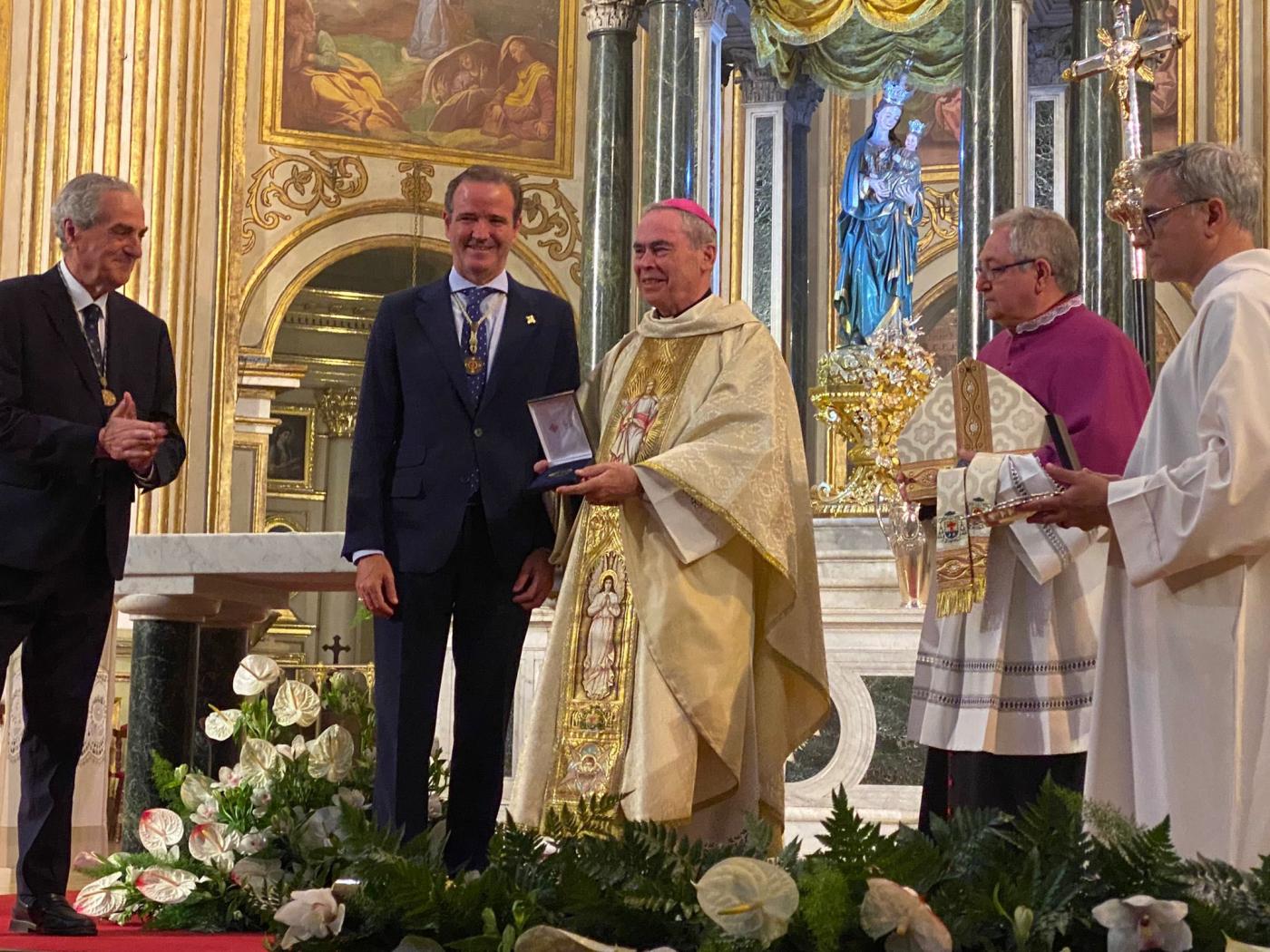 «Queridos cofrades: la sociedad os necesita, aunque nos critique y vitupere»