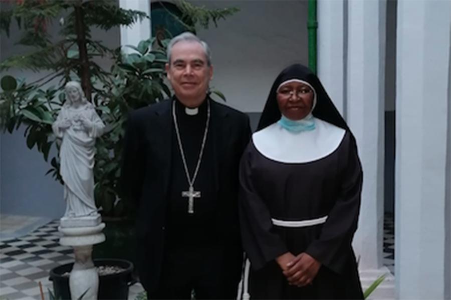 D. Jesús, obispo de Málaga, con Madre Clara, superiora del Monasterio de la Trinidad