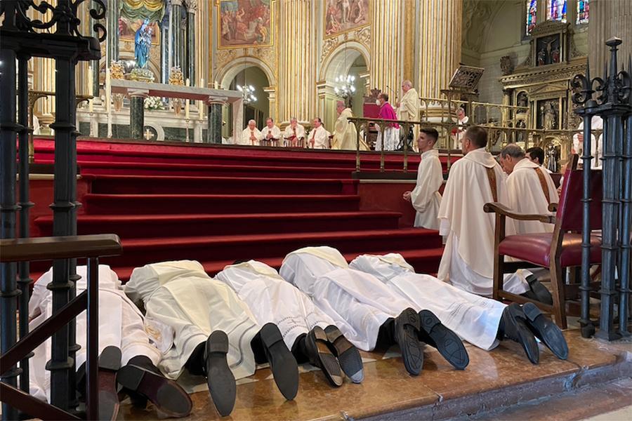 Ordenación de cinco nuevos sacerdotes // E. LLAMAS