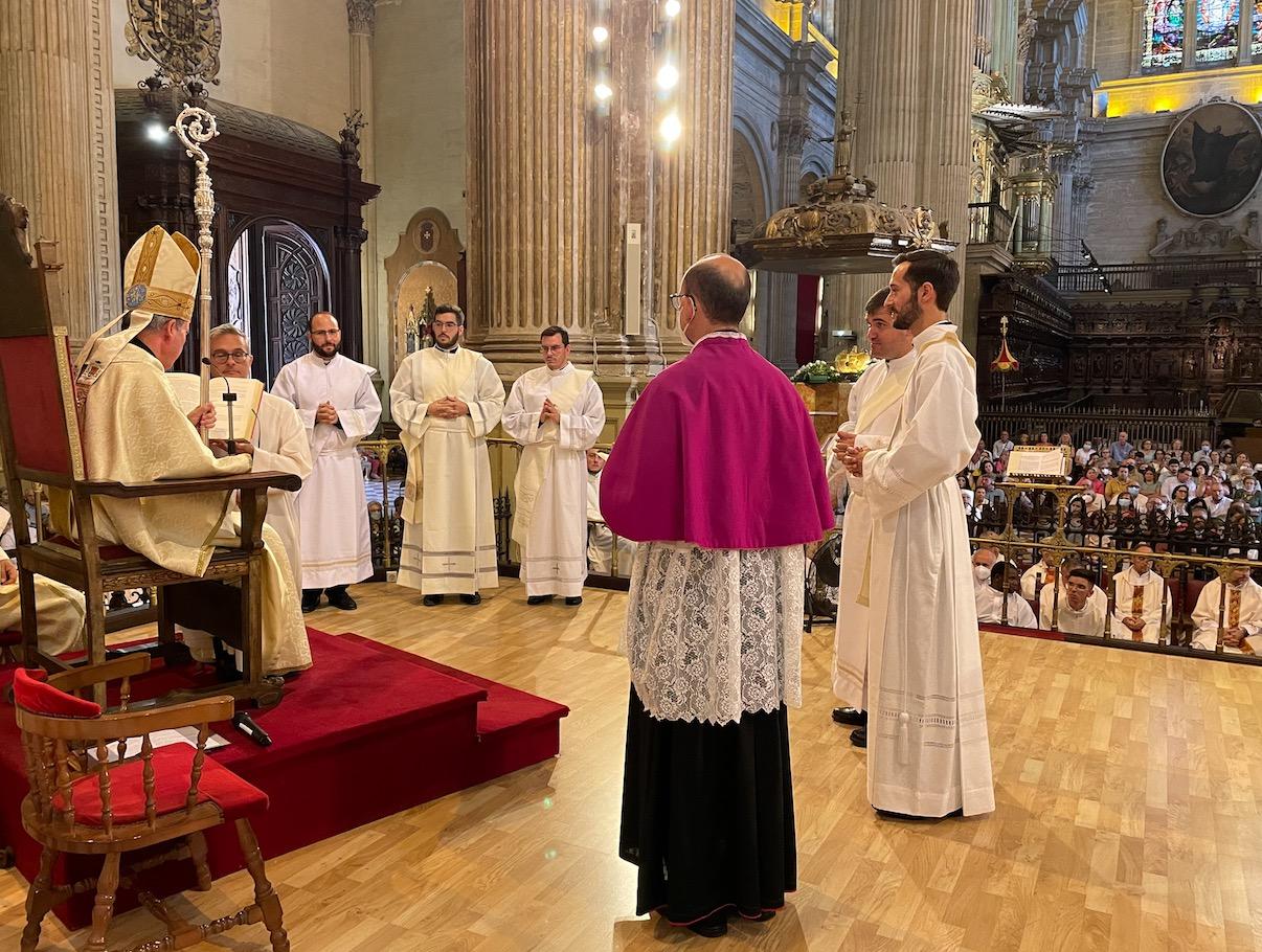 Ordenación de cinco nuevos sacerdotes // E. LLAMAS