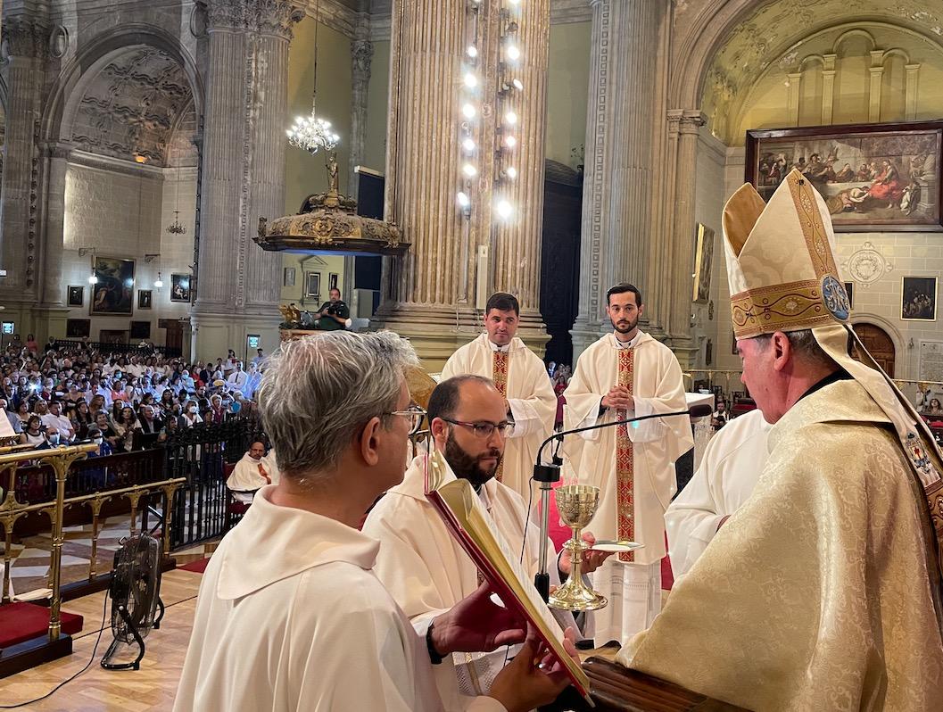 Ordenación de cinco nuevos sacerdotes // E. LLAMAS