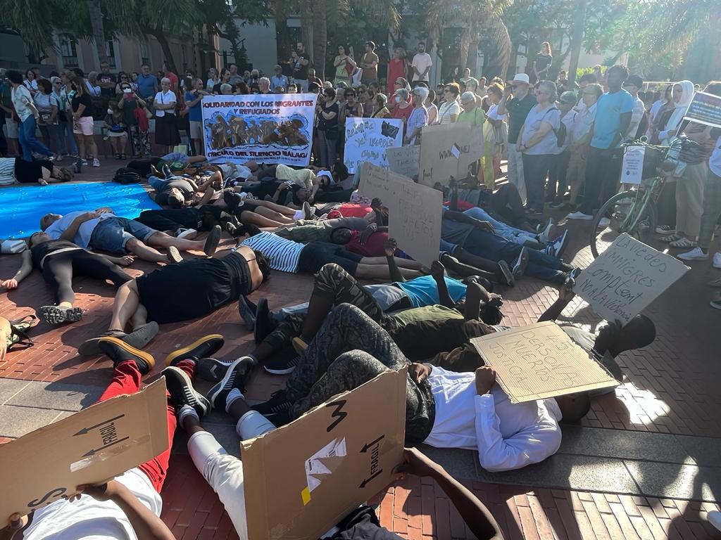 Cerca de 800 personas se manifiestan en Málaga por lo ocurrido en Melilla