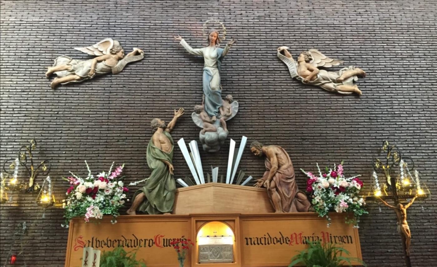 ASUNCIÓN. Una mujer vestida de sol