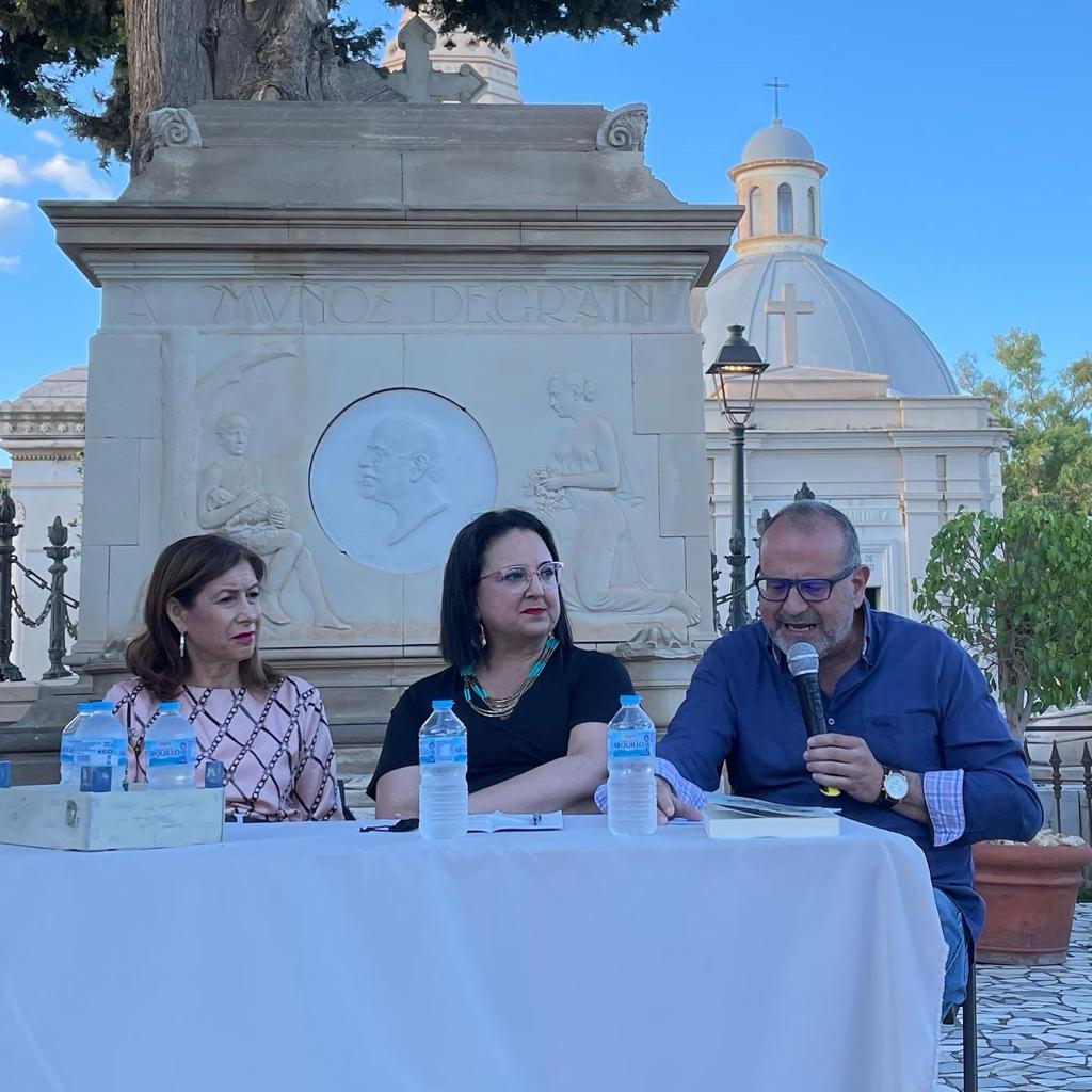 Presentación del libro CARTAS QUE CURAN, de Belén Navarrete, en el Cementerio de San Miguel // E. LLAMAS
