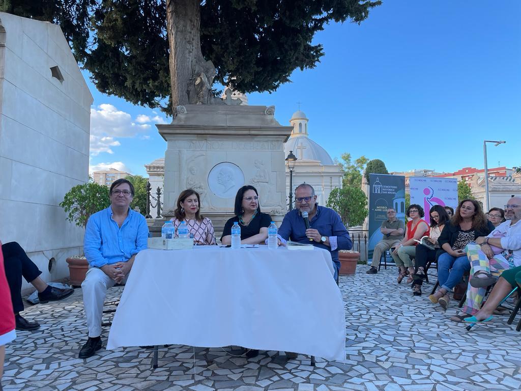 Presentación del libro CARTAS QUE CURAN, de Belén Navarrete, en el Cementerio de San Miguel // E. LLAMAS