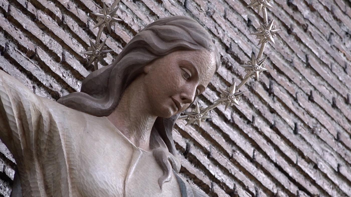 ASUNCIÓN. Una mujer vestida de sol