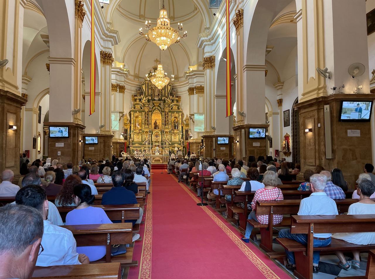 Primera Misa Solemne del neopresbítero Juan Manuel Caracuel en la parroquia de la Encarnación de Marbella // E. LLAMAS