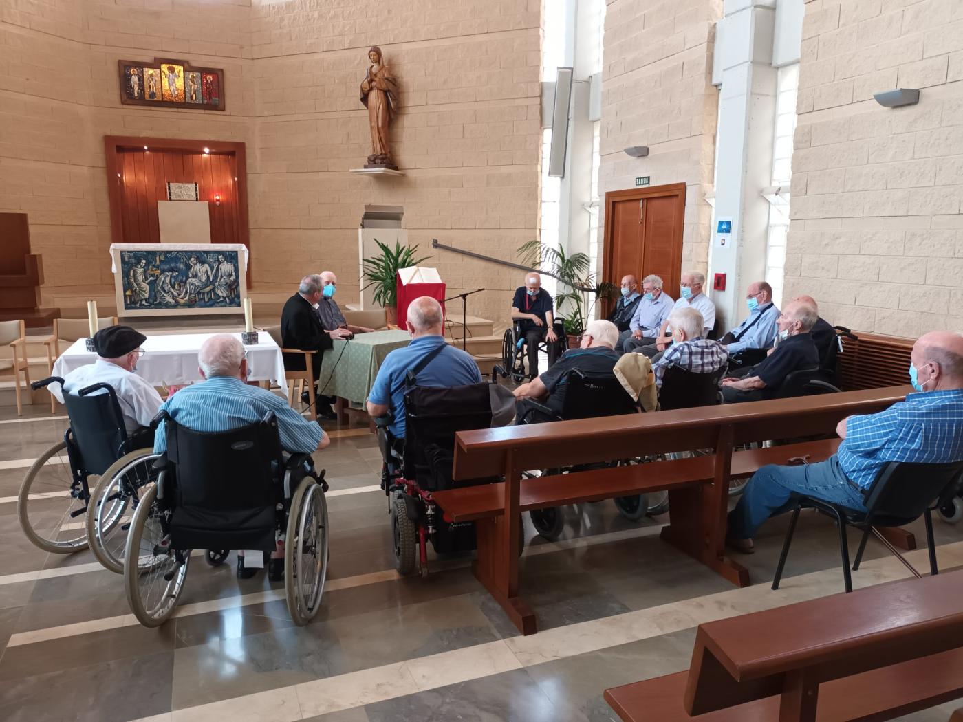 Sacerdotes en el Buen Samaritano con D. Jesús y D. Ramón Buxarrais