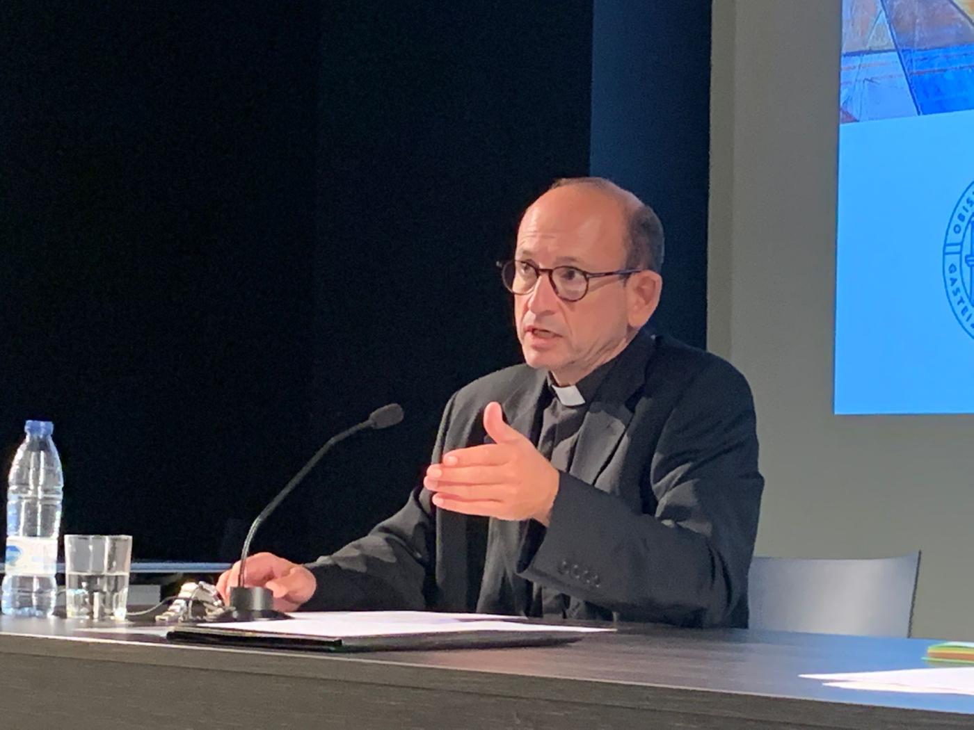 El delegado de Liturgia imparte una ponencia en las jornadas diocesanas de Sevilla