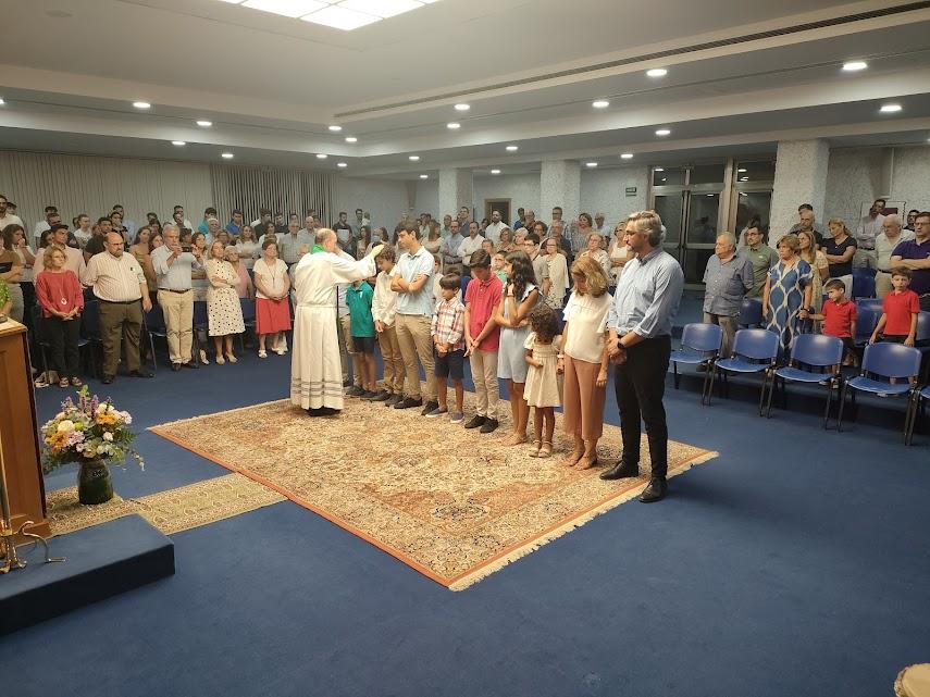 Celebración del envío de la familia Ramírez-Fernández en la parroquia de San Patricio de Málaga
