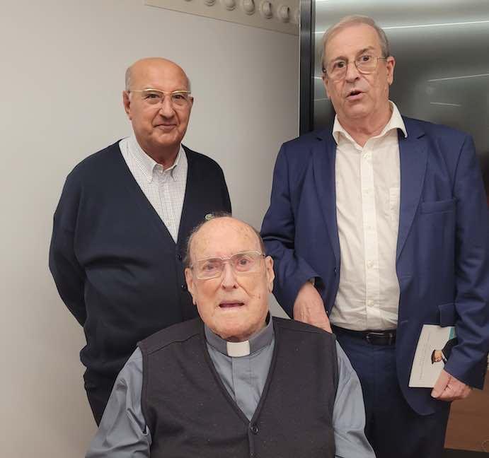 El organista de la Catedral, Adalberto Martínez Solaesa junto a D. Francisco García Mota