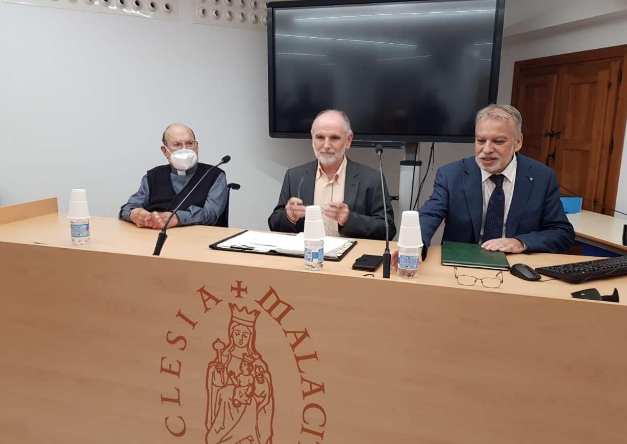 D. Francisco García Mota junto al director del CESET, Pedro Leiva y el autor de la semblanza Francisco García Villalobos