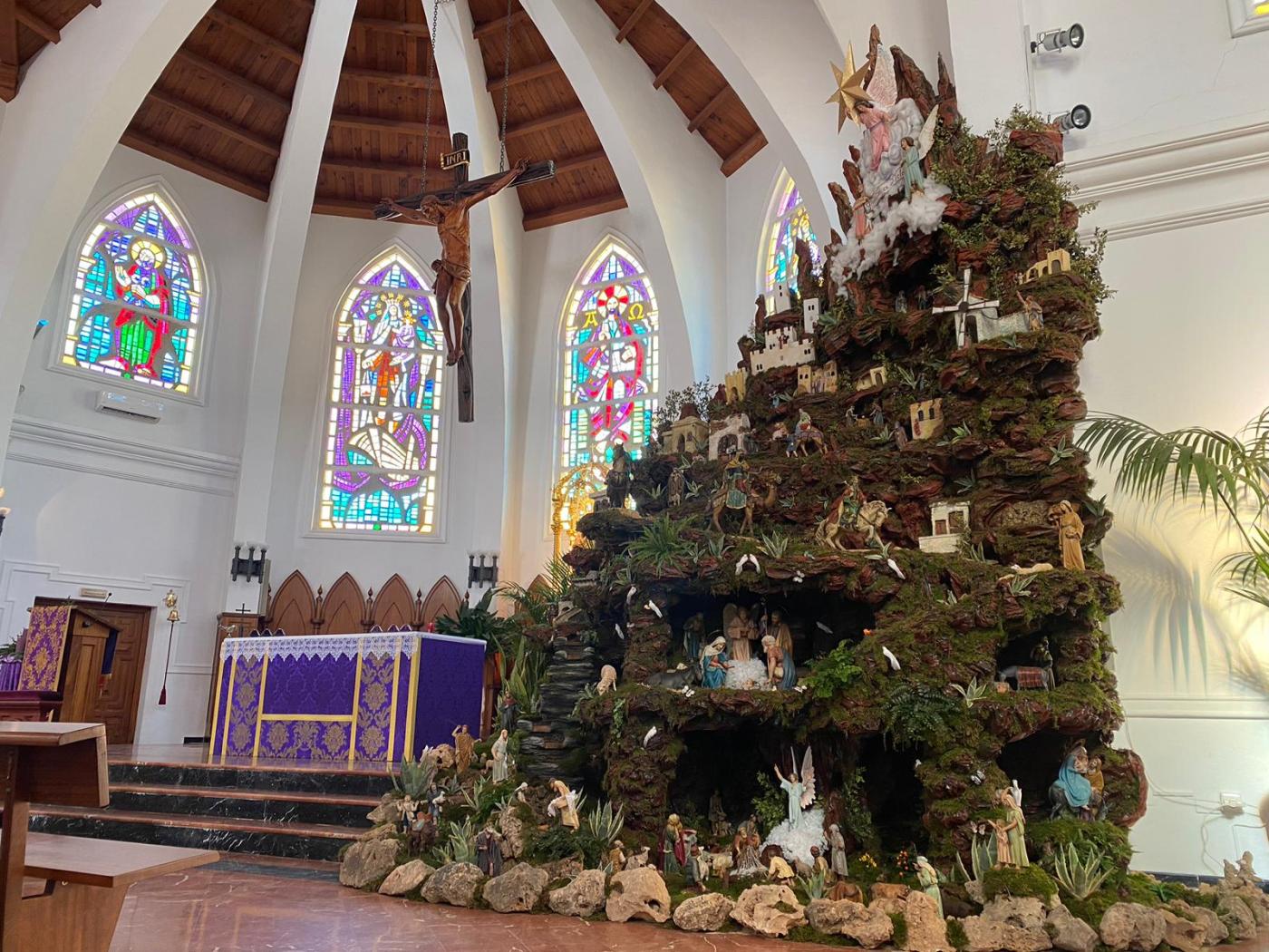 La parroquia de la Cala del Moral tiene un belén "de altura"