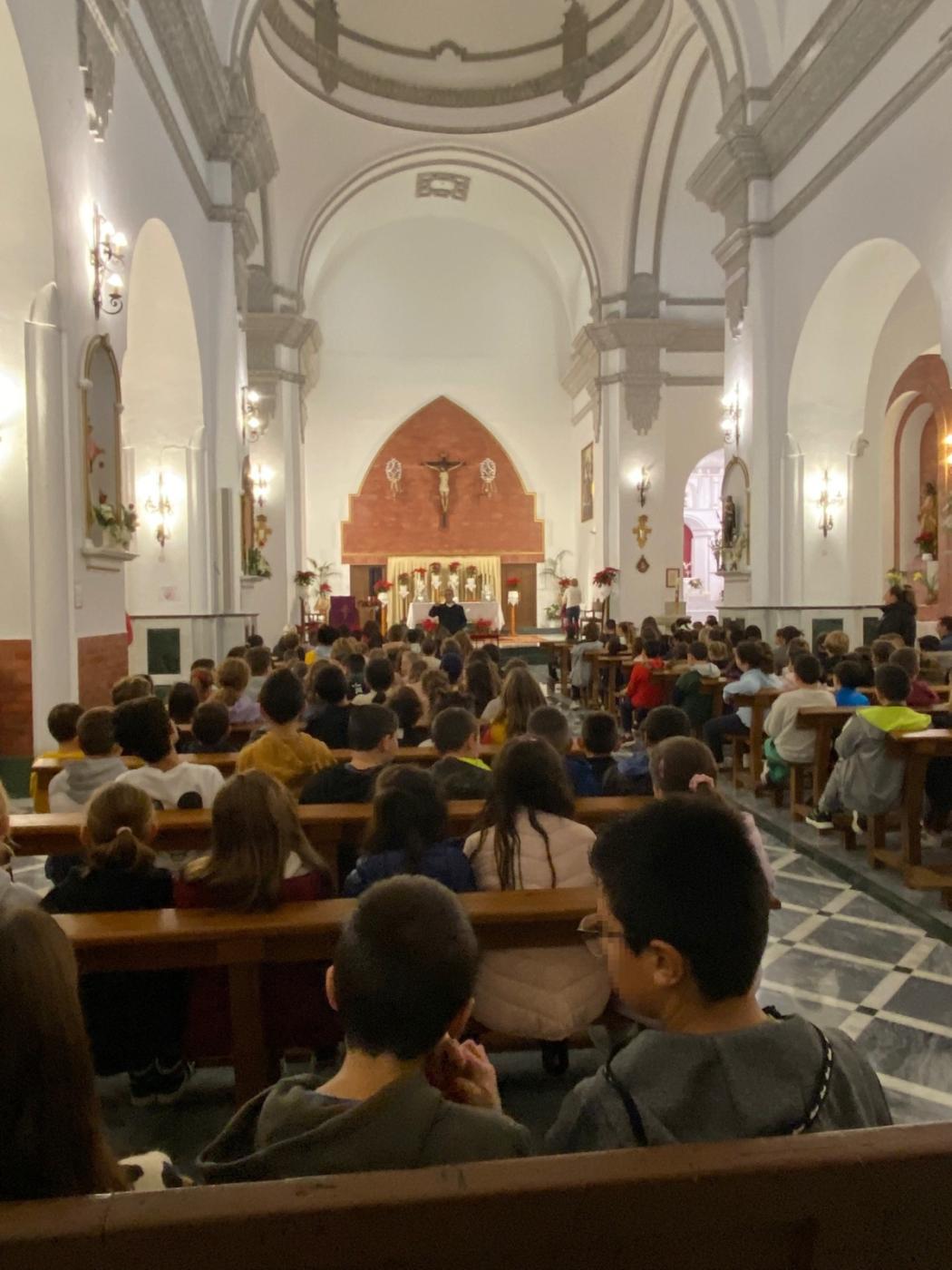 Alumnos del colegio Pablo Picasso de Manilva durante la visita