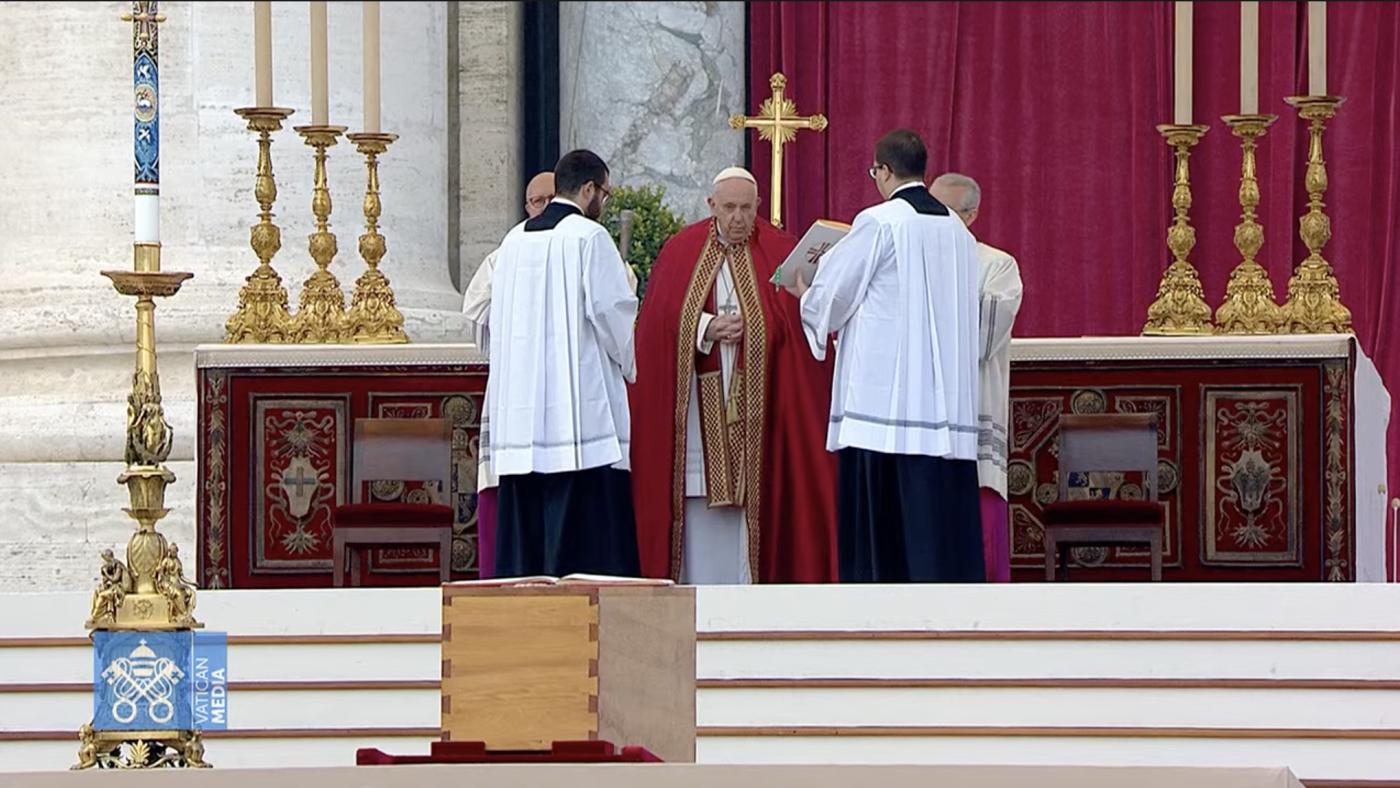Sigue aquí en directo la Misa exequial por Benedicto XVI
