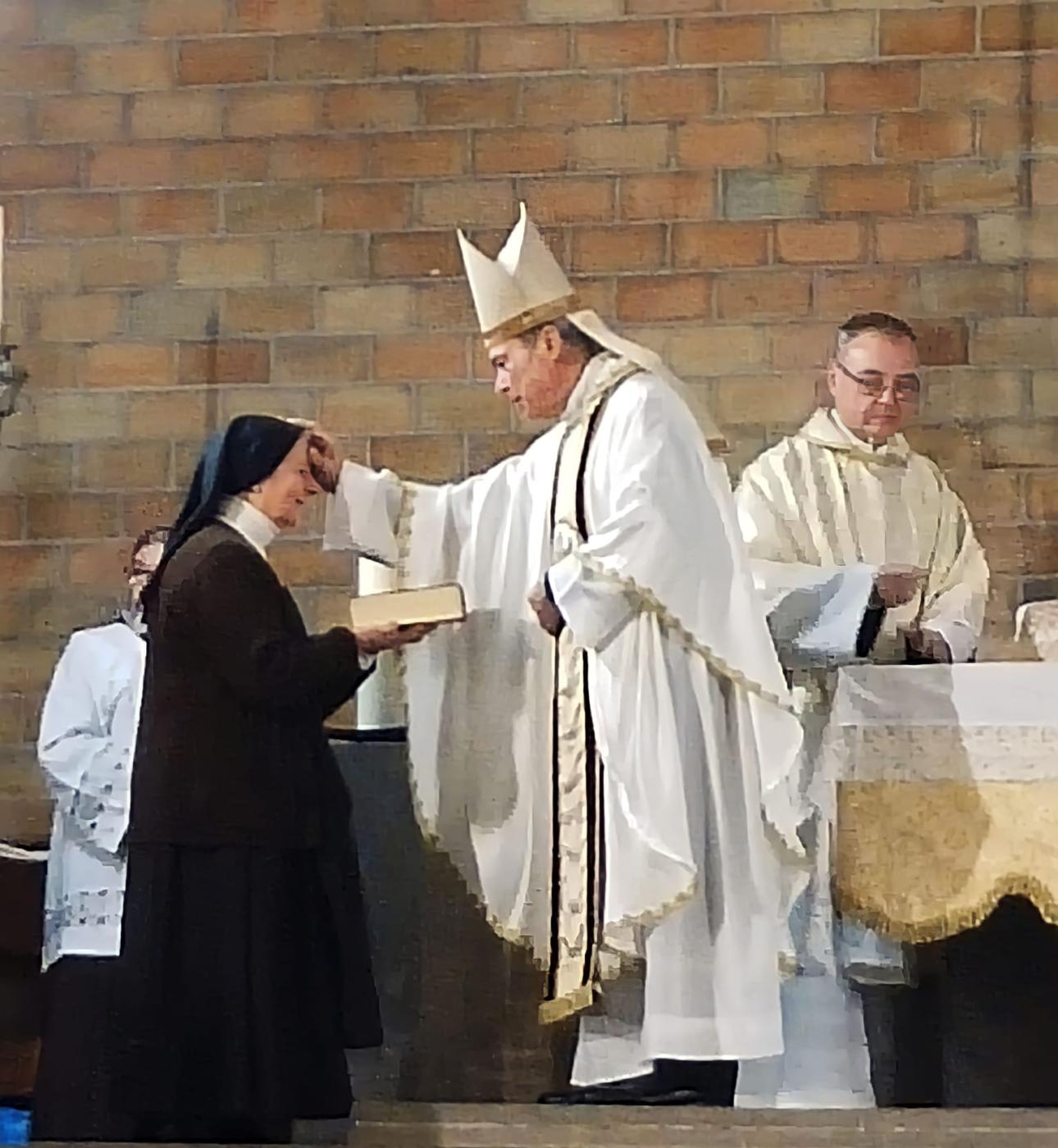 Mons. Catalá: «Con vuestra consagración estáis haciendo presente el Reino de Dios»