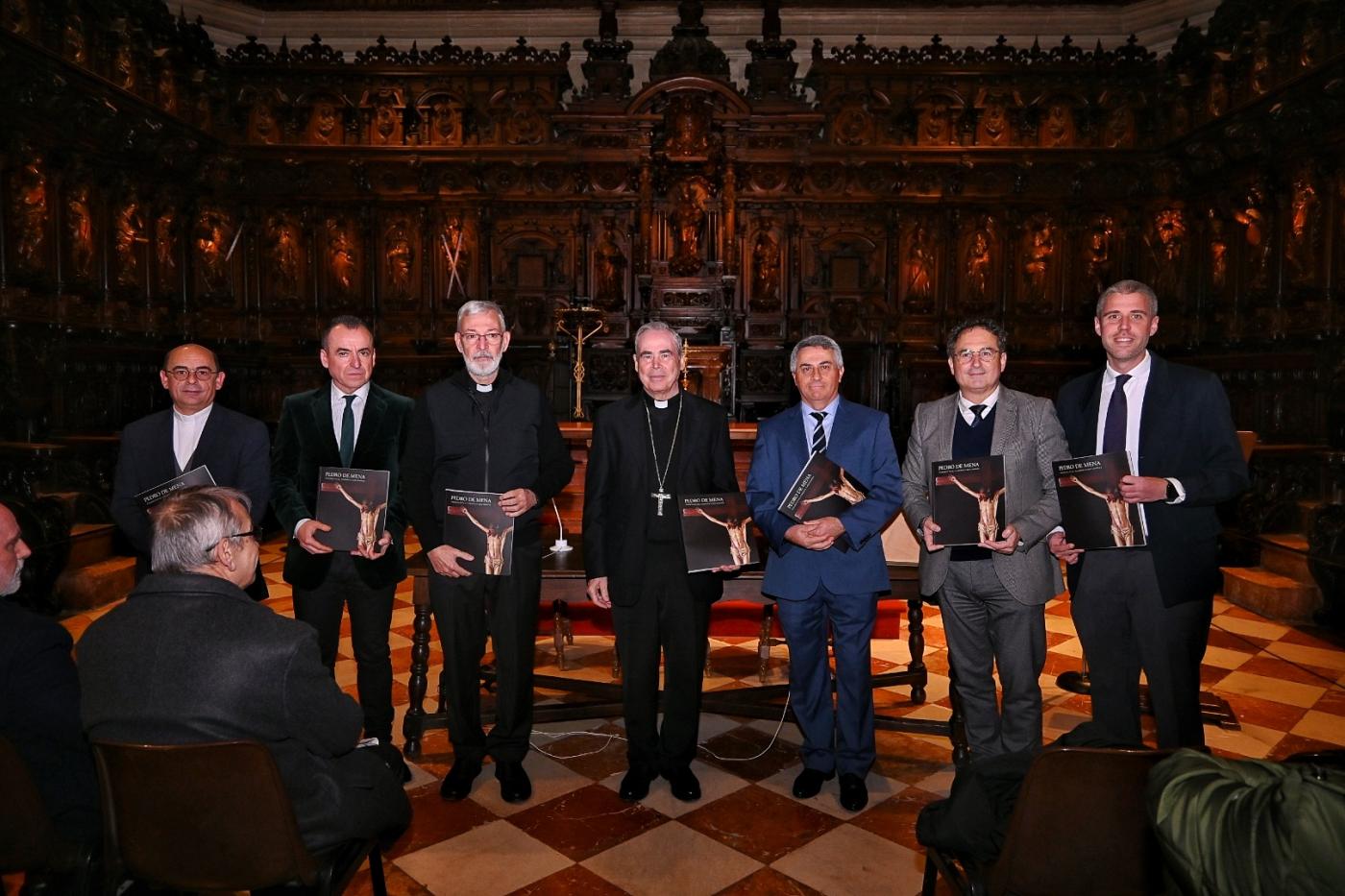 El libro "Las tardes de Pedro de Mena", presentado en la Catedral