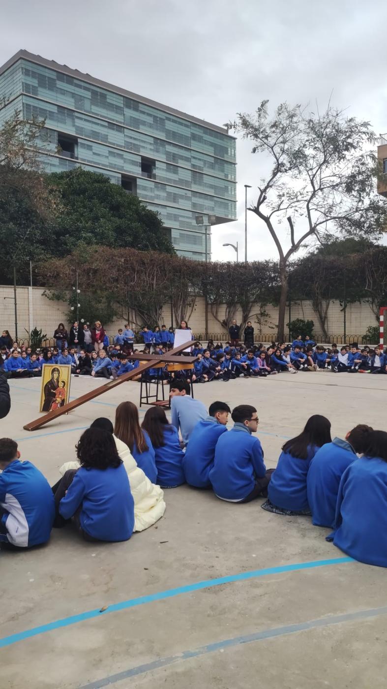 El Colegio San Manuel acoge la Cruz y el Icono de la Juventud