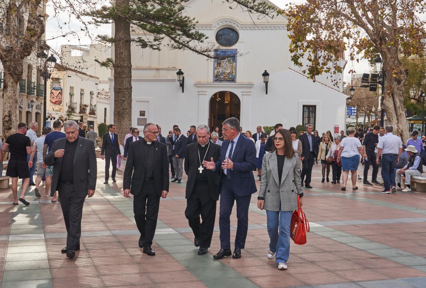 El Sr. Obispo visita la parroquia de El Salvador, en Nerja